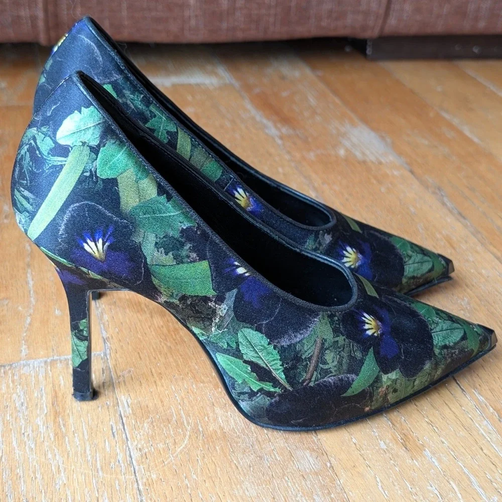 Givenchy Floral Satin Pumps Metal Toe Cap Pointed Heels Italy 36.5 - Picture 3 of 9